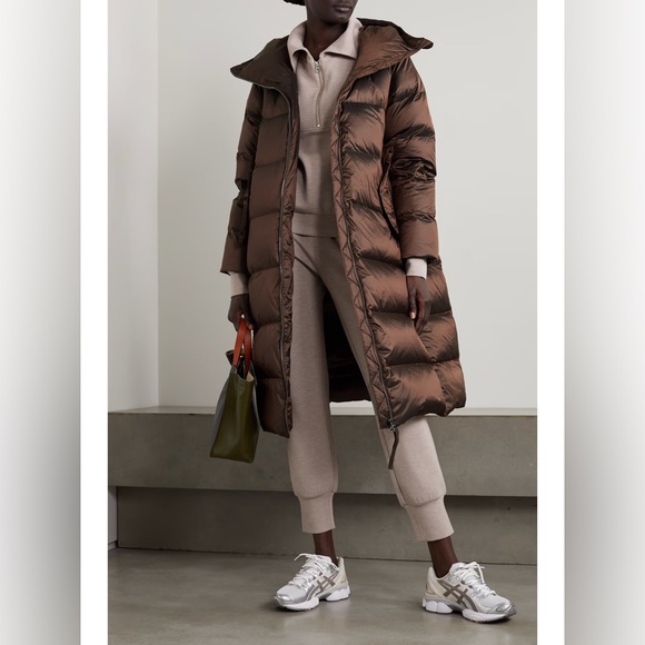 Cozy yet chic vibes with this dark truffle metallic coat from Varley. - Picture 2 of 4